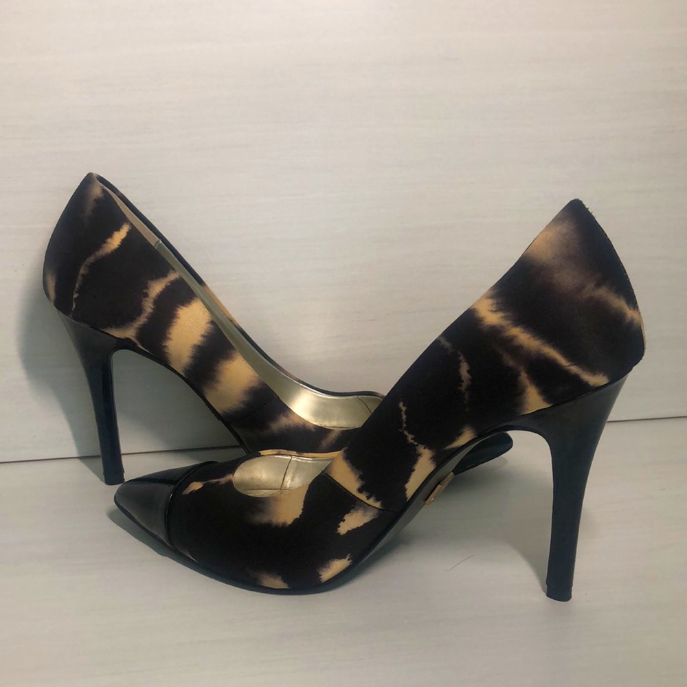 Zebra print toe-capped heeled pumps
